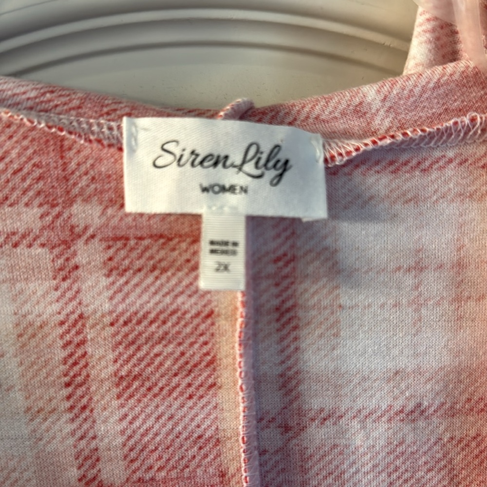Women’s Plus Size Plaid Top - Picture 3 of 5